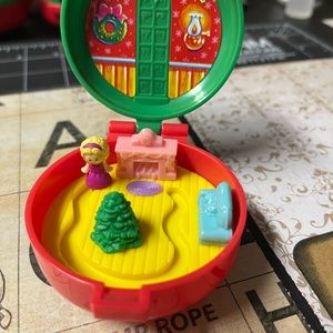 Vintage 1993 Polly pocket Christmas wreath